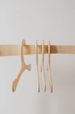 Abricotine Cintres De Bois