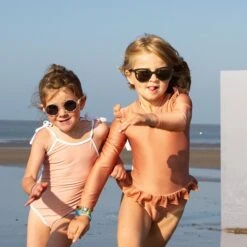 Ki ET La Lunettes De Soleil Sun Buzz Black -Bébés Produits Boutique ki et la lunettes de soleil sun buzz black 2