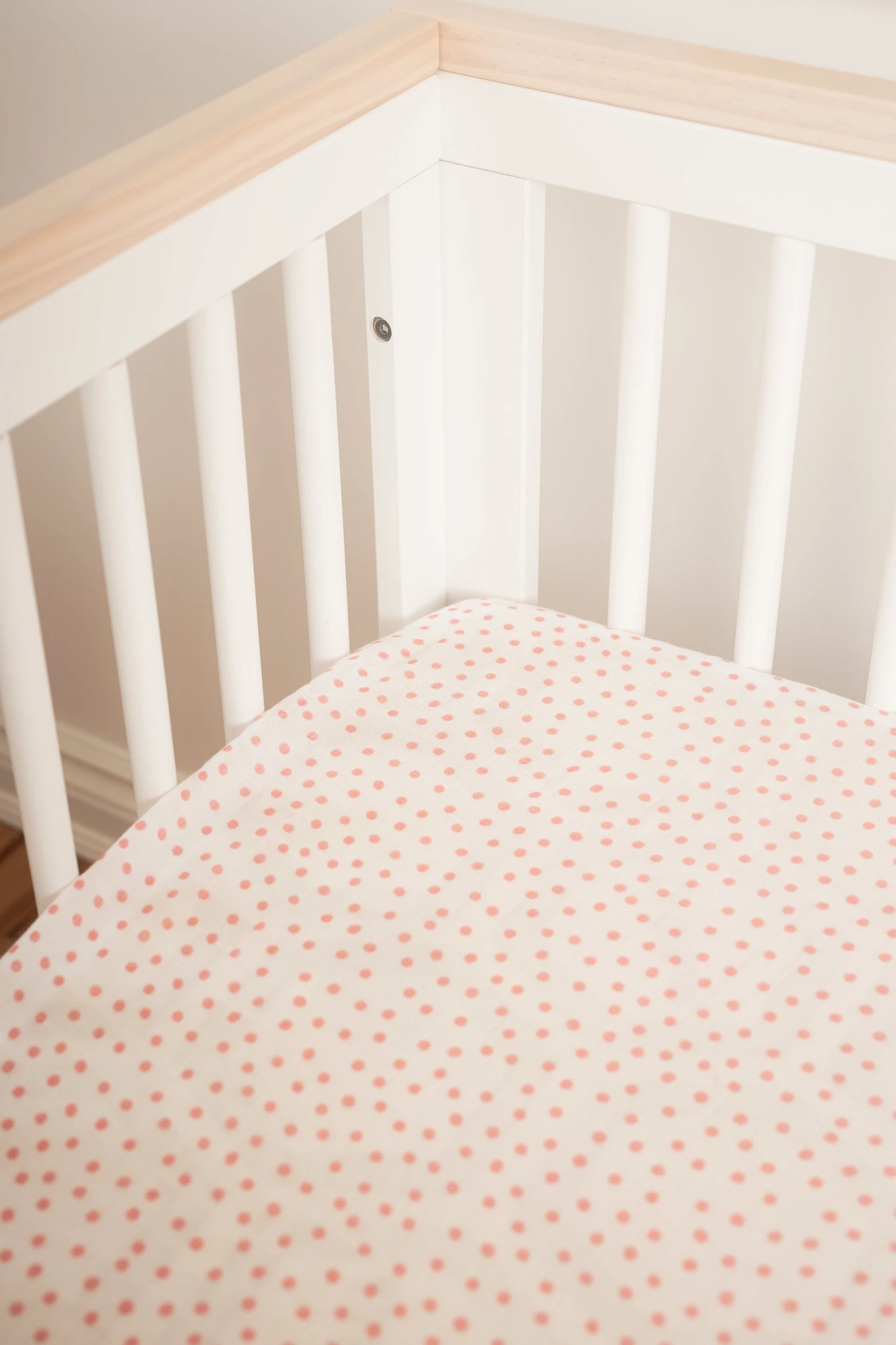 Lil North Co. Drap Contour De Bassinette Blush Dots 4 Lil North Co. Drap Contour De Bassinette Blush Dots – Image 4