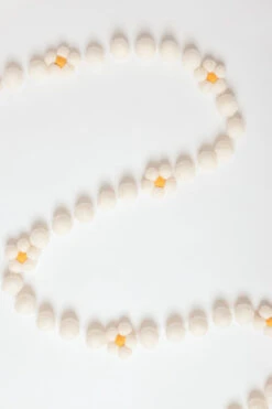 Lil North Co. Guirlande Décorative Yellow Daisies 6 Lil North Co. Guirlande Décorative Yellow Daisies -Bébés Produits Boutique lil north co guirlande decorative yellow daisies 2