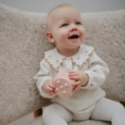 Mushie Ensemble De Dés à Presser Blush/Shifting Sand 5 Mushie Ensemble De Dés à Presser Blush/Shifting Sand -Bébés Produits Boutique mushie ensemble de des a presser blush shifting sa 2