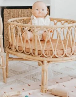 Poppie Toys Berceau Pour Poupée En Rotin Little Flowers