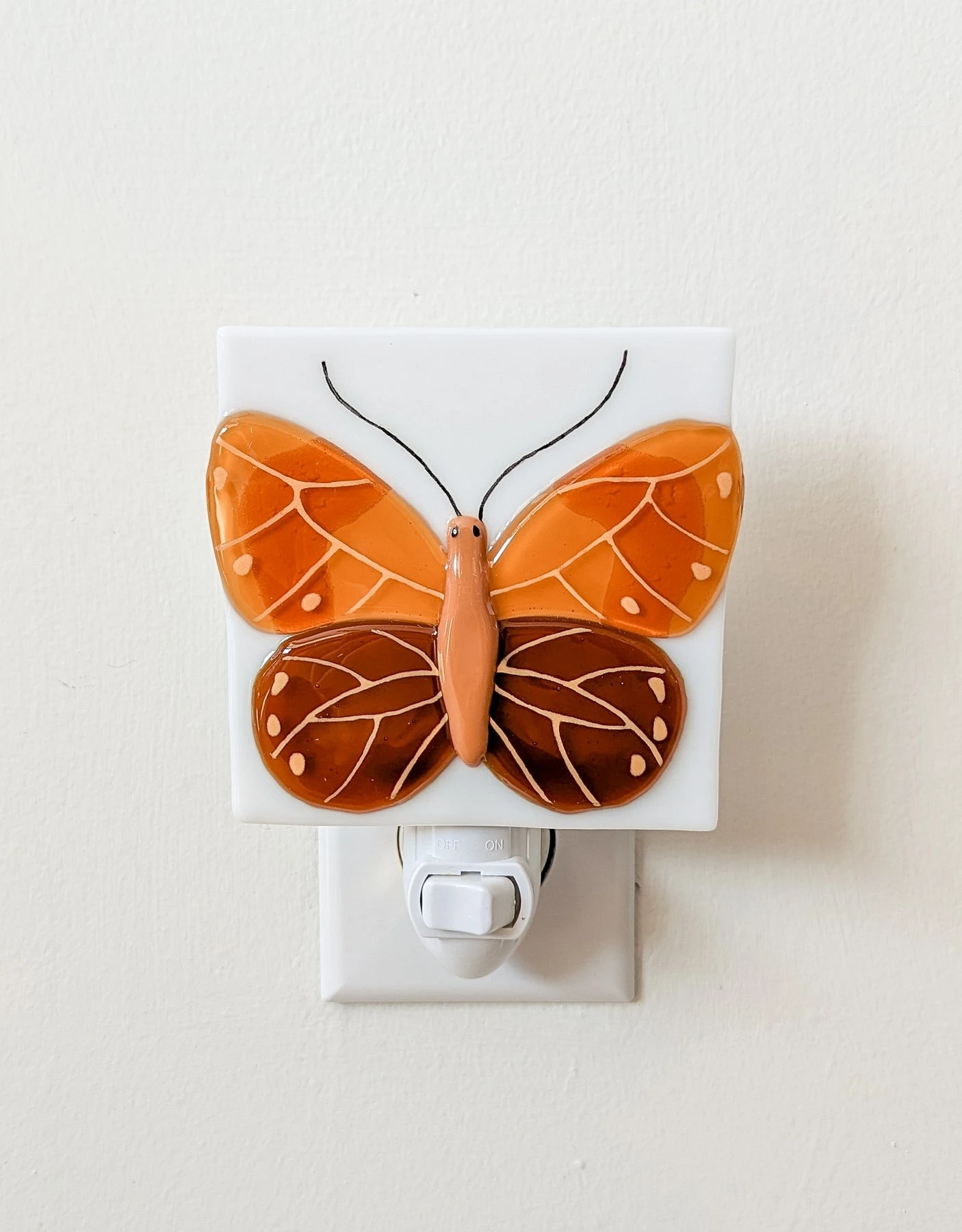 Veille Sur Toi Veilleuse La Volée De Papillons Orangé 1 Veille Sur Toi Veilleuse La Volée De Papillons Orangé